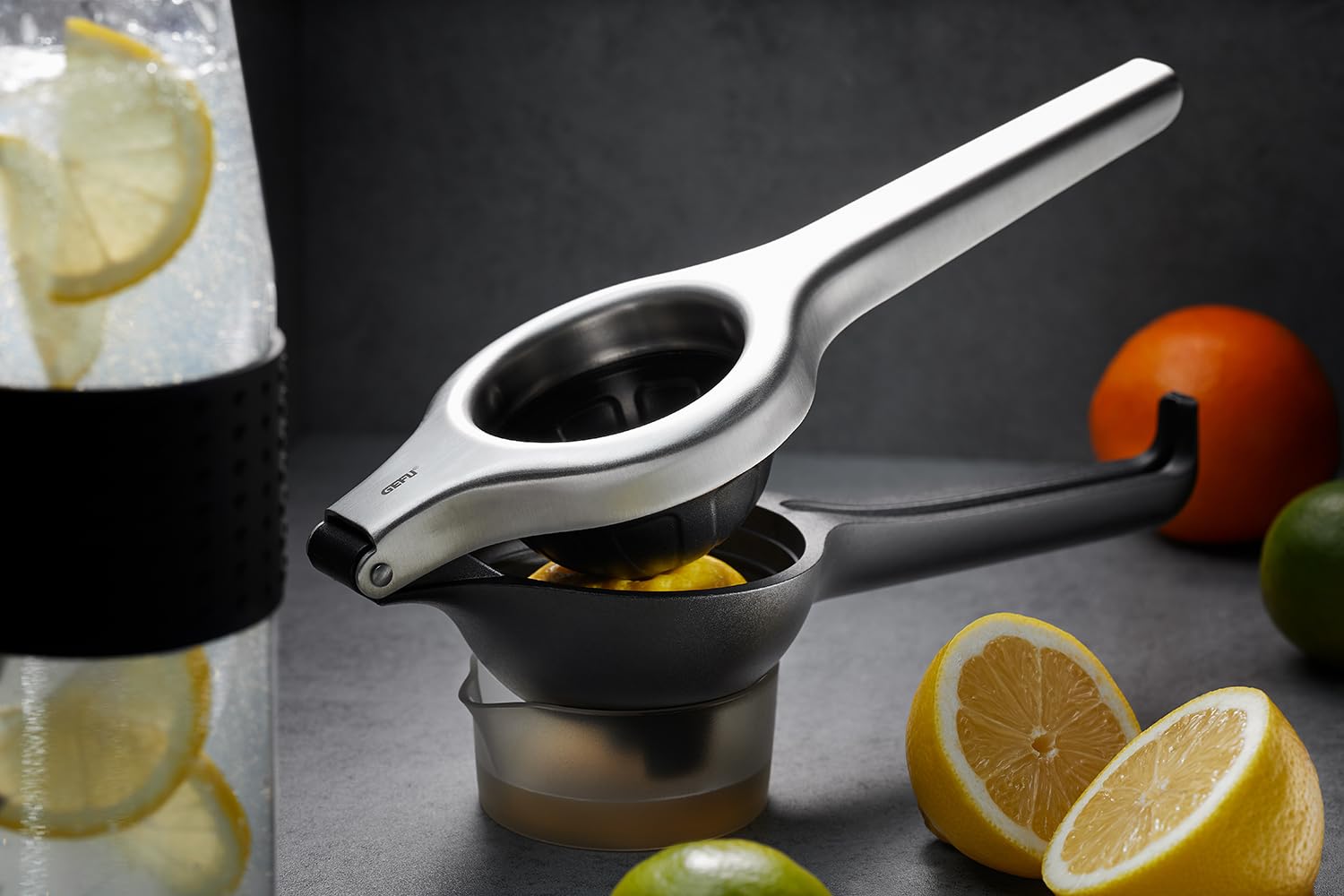 gefu-zitronenpresse-lemon-pro-edelstahl-handpresse-mit-umkehrprinzip-auffangbeh- image 6