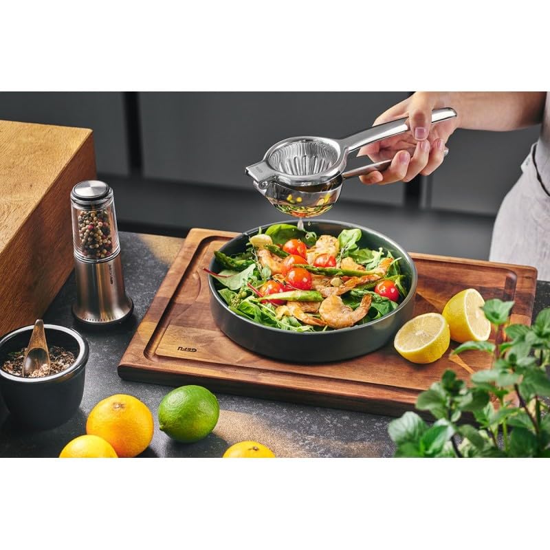 gefu-zitronenpresse-lemon-2-teilige-edelstahl-zitruspresse-mit-saftsieb-0-25-l-a image 2