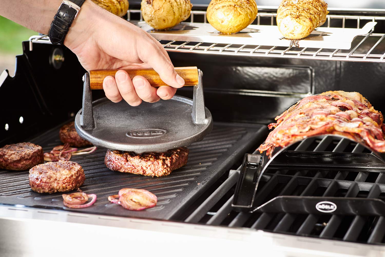 r-sle-barbecue-gewicht-grillgewicht-aus-emailliertem-gusseisen-ca-1-kg-mit-walnu image 3