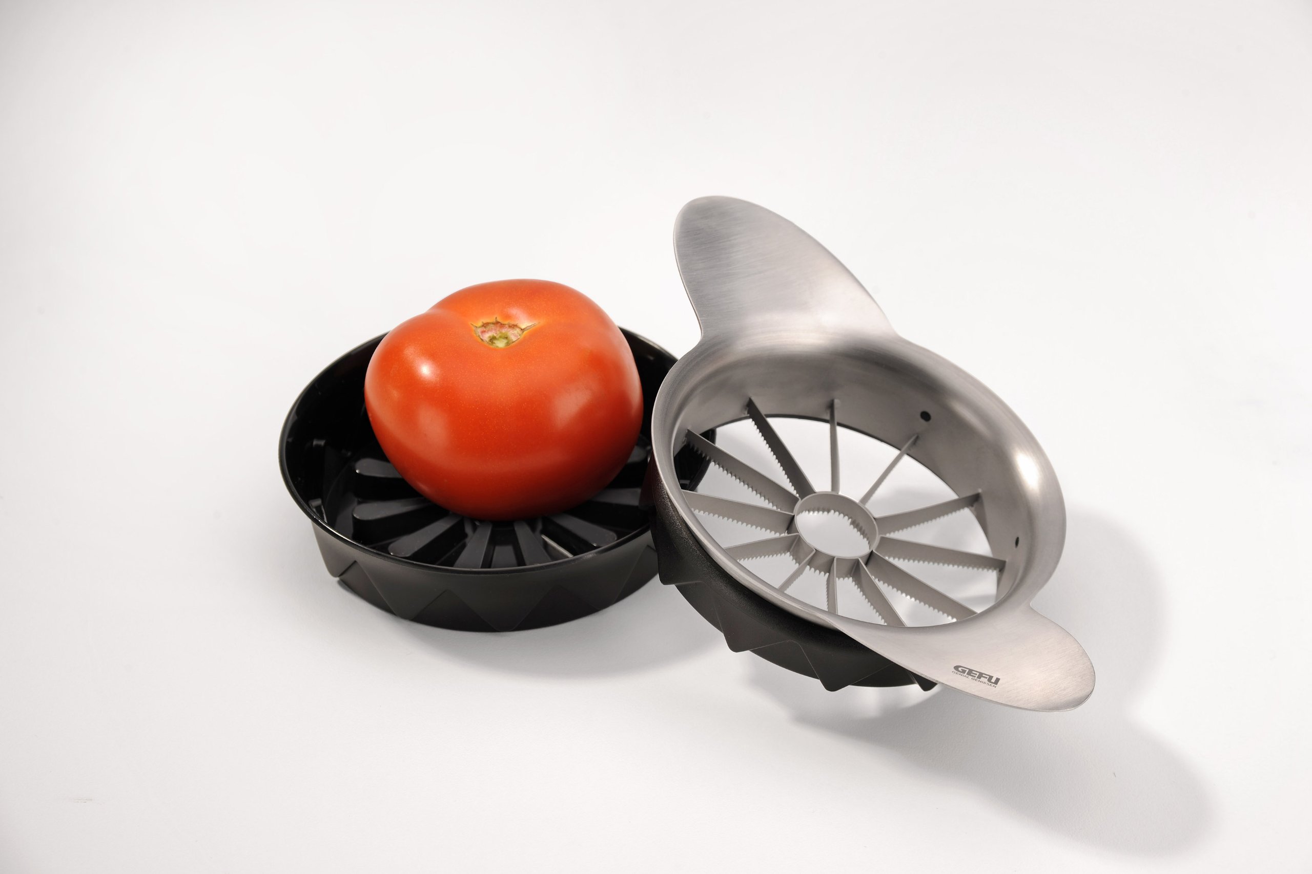 gefu-pomo-13590-tomaten-apfelteiler-birnenschneider-edelstahl-12-scheiben-mit-sc image 2