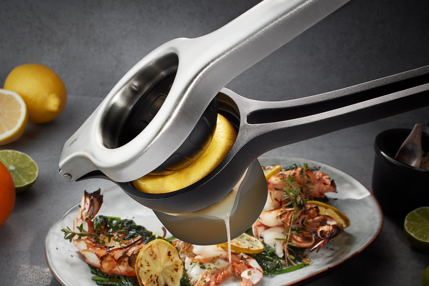 gefu-zitronenpresse-lemon-pro-edelstahl-handpresse-mit-umkehrprinzip-auffangbeh- image 3