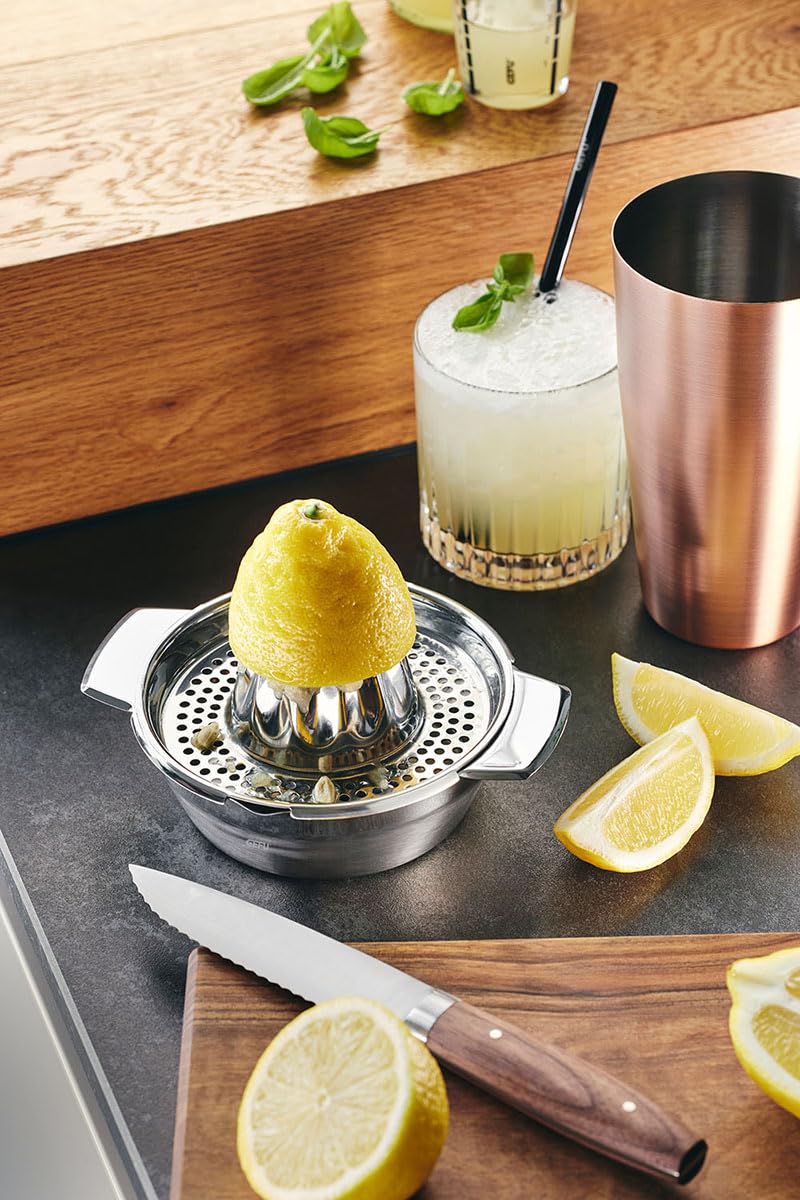 gefu-zitronenpresse-lemon-manuelle-2-teilige-edelstahl-saftpresse-mit-saftsieb-u image 2