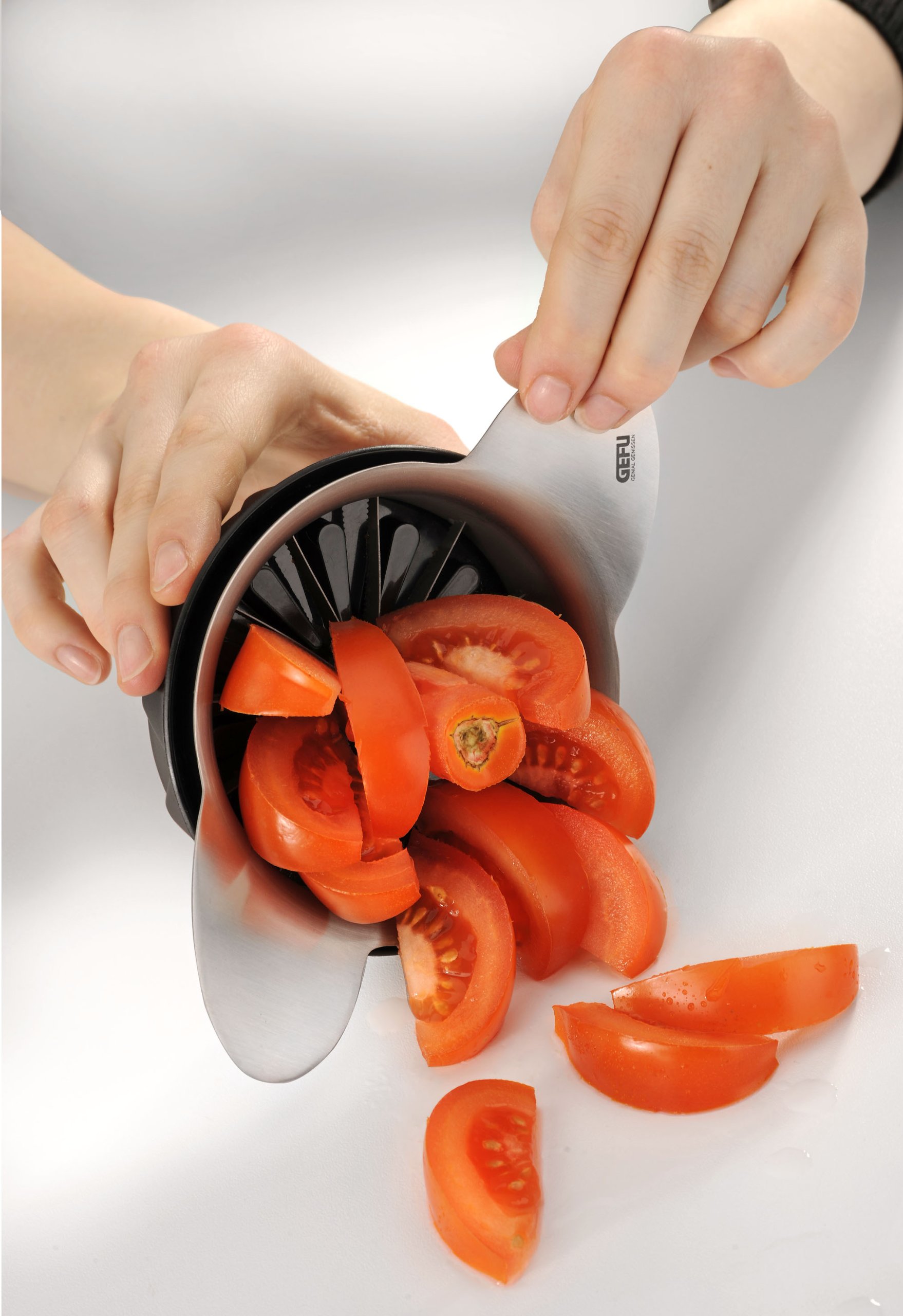 gefu-pomo-13590-tomaten-apfelteiler-birnenschneider-edelstahl-12-scheiben-mit-sc image 3