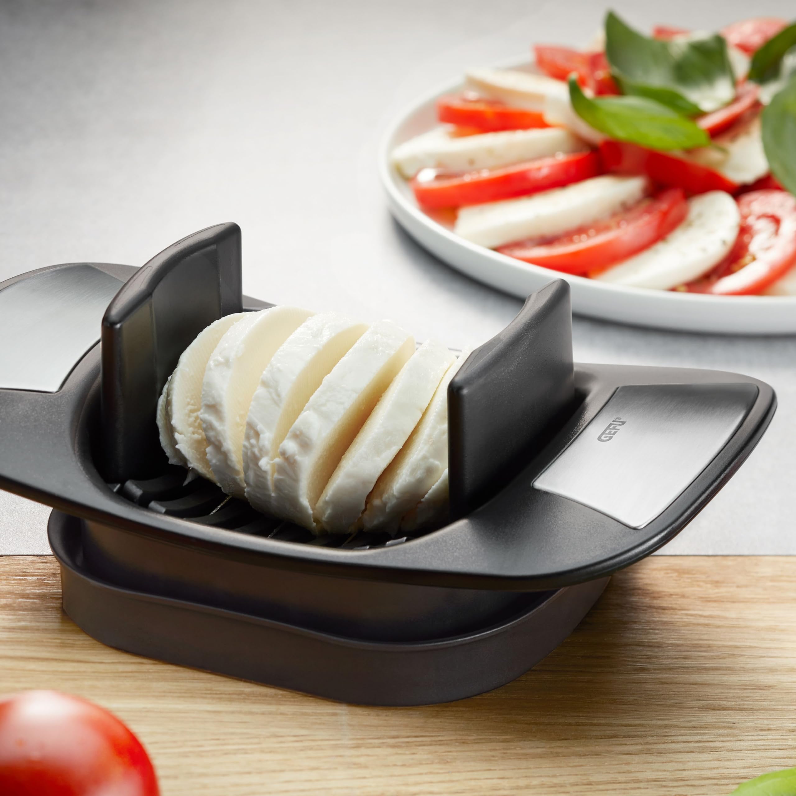gefu-scheibenschneider-caprese-tomaten-mozzarellaschneider-mit-8-mm-scheiben-und image 2