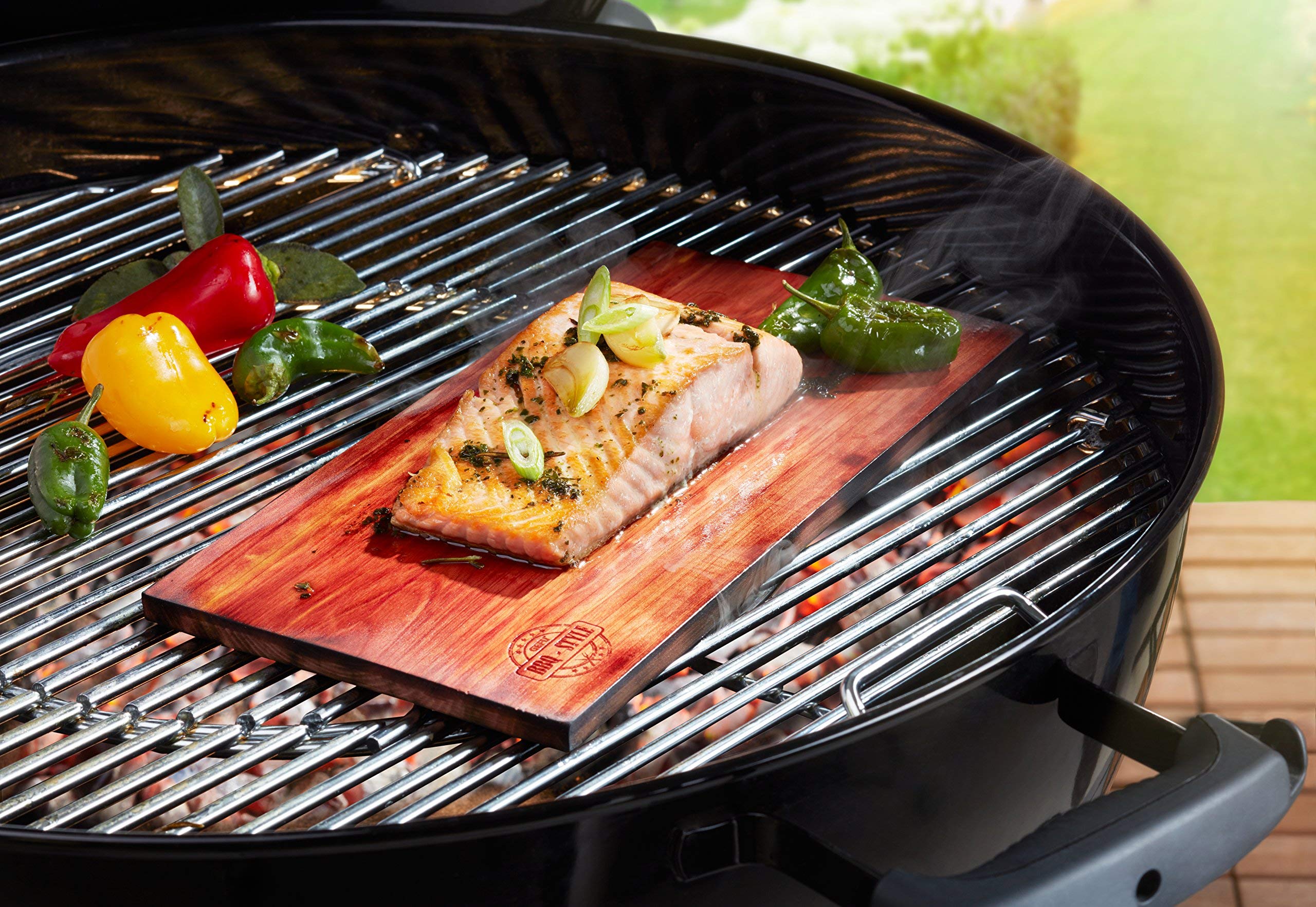 gefu-bbq-zedernholz-grillbretter-2er-set-f-r-fisch-fleisch-gem-se-intensives-rau image 2